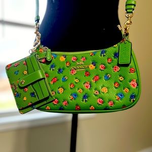 Pretty little Coach Crossbody bag